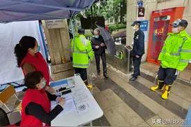 母子接力战“疫” 平凡家庭筑起社区严密防线图片