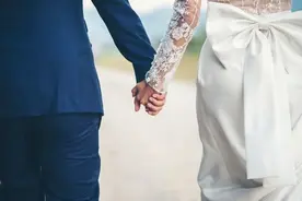 外国情侣婚礼前夕发现竟是表兄妹，女儿执意要嫁，母亲坚决反对图片