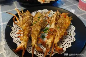 福建晚上才开门的小店，烤肉4元1串一天卖出3000串，想吃全凭运气图片