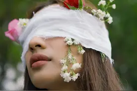 前妻悔恨归来，前夫忍痛接受，婚姻里有一种坚持是为了生活图片