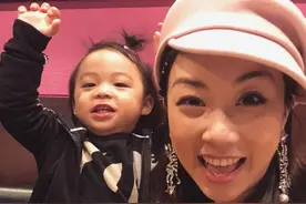 香港著名女星晒名牌包被指炫富，隐婚生子淡出幕前，丈夫身家过亿图片
