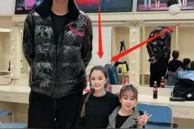 身高1米3“袖珍女孩”走红，颜值惊艳惹人羡，网友：气质1米8图片