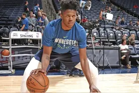 又动手术，进入NBA三年，却只打过九场球，这也太玻璃了吧图片
