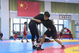 浙江摔跤队日常训练“动真格”，苦练绝招抓细节 | 直击训练场图片