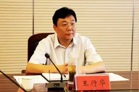 哥哥落马两天后弟弟也被查，专家提醒：避免基层政治家族化图片