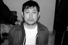 2007年，河北男子拿20万现金买车，不料竟是5100万农行金库案主犯图片