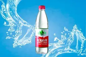 “最狼狈”的瓶装水恒大冰泉，花60亿打广告亏了40亿，终惨淡离场图片