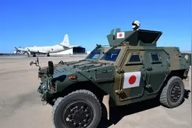 阴魂不散！日本反潜机追到中东，每天拍我军舰，飞行员下班爱泡汤图片