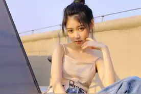 这个天台姑娘会拍照，超级用心，小姐姐拍出的照片好有活力图片