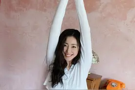 张天爱展示完美身材 腰细如杨柳图片