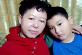 12岁男孩突患白血病，糖尿病妈妈为孩子停药剃发...图片