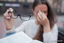 美女眼睛里长多颗石头，原来是这些小习惯导致的图片