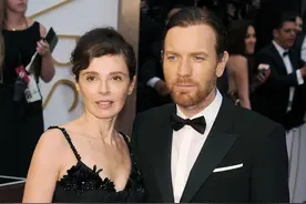和平分手！3年离婚官司刚结束，伊万麦格雷戈就被拍到亲吻新女友图片