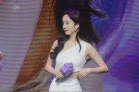 杨幂热巴赵丽颖娜扎，最新动态都穿长裙亮相，没有对比就没有伤害图片