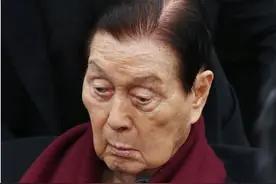 89岁韩国富豪，跟儿子一同卷入“张紫妍案”，95岁被儿子当庭出卖图片