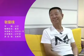 62岁大哥穿戴讲究品牌，出门喷香水，56岁大姐拉开衣柜，大哥秒怂图片