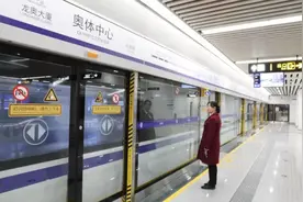 济南：推进全市公交企业整合，实现公交、轨道乘车“一卡通”图片