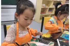 挺漂亮俩孩子，蜜蜂蜇得他妈都不认识了图片