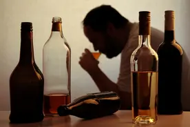 一斤白酒下肚结果会怎样？酒量大小不能决定你能喝多少，标准在这图片
