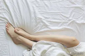 半夜腿脚抽筋，怎么回事？别以为就是缺钙，还可能是这5个原因图片