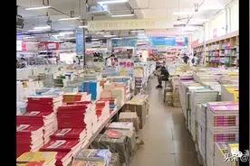 广西部分图书市场仍在热销“教育部推荐”教辅书图片