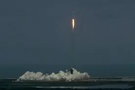 美国SpaceX载人龙飞船发射成功图片