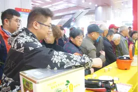 湖北粮油精品展示交易会：富硒大米走红，引发市民抢购热潮！视频封面