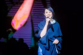 刘若英乌镇开唱，雪夜重温“似水年华”，约定乌镇户外剧场再见面图片