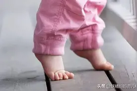 新手妈妈须知：原来宝宝光脚的好处这么多，我们误会了这么久图片