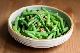 应季蔬菜，麻汁拌豆角，好吃不贵，做法简单图片