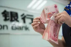 定期存款到期后，自动转存和取出再存哪个好？内行人说出中肯建议图片