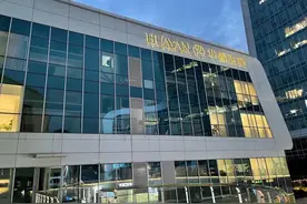 再敲警钟！女网红抽脂后疼痛难忍进ICU，两个月后身亡！卫健委：美容院全责图片