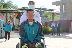 眼前这个少年，还是最初那张脸图片