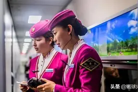 为什么乘坐火车卧铺时，乘务员要收走车票？原因其实很简单图片