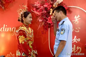 【战疫风警线】迟到的婚礼 最美的等待图片