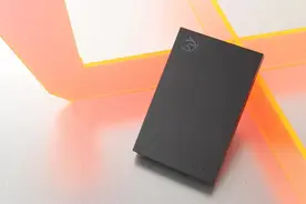 酷炫的游戏“仓库”——希捷酷玩极光侠移动硬盘图片