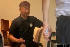 44岁陈羽凡近照认不出，发福油腻变颓废大叔，稳坐C位仍受尊敬图片