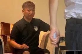 44岁陈羽凡近照认不出，发福油腻变颓废大叔，稳坐C位仍受尊敬图片