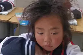 （视频）@太原人！太可爱！一年级小女孩做数学题头发炸毛图片