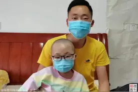 夫妻辞去工作陪女儿抗癌4年，父亲落泪：快撑不下去了图片