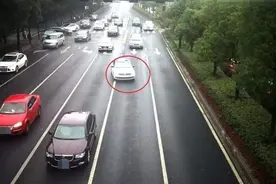 如果前车出故障不能动，后车实线变道算违章吗？很多车主还不知道图片