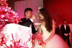 "世界冠军"李小鹏为何如此专情？看看他和妻子的那些事，就明白了图片