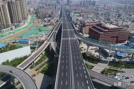 济南顺河高架南延隧道施工，6月30日前大型车辆需绕行图片