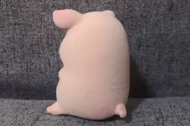 表情包：生活不易，猪猪自闭图片