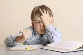 熊孩子放长假难坏家长，世纪难题来袭：孩子不爱写作业怎么办？图片
