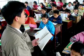 教师工资条火了，公务员也晒出工资单，同是铁饭碗差距却很明显图片