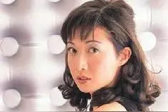 成龙当初追吴绮莉细节曝光，成龙犯男人的错而吴绮莉沦陷甜言蜜语图片