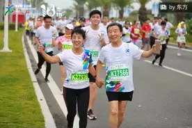 这才是真正的爱情长跑！包头这对六旬夫妻“跑马撒粮”，成绩惊人图片