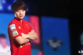 WE赢比赛微笑解说被喷，网友出来仗义执言：他这么做没有错！图片
