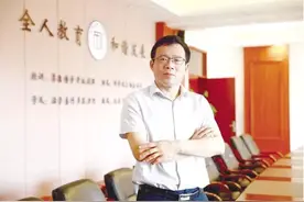 站在教育之上 与未来握手——东亚经贸新闻报社社长辛丽娟对话长春第八中学校长张洪波图片